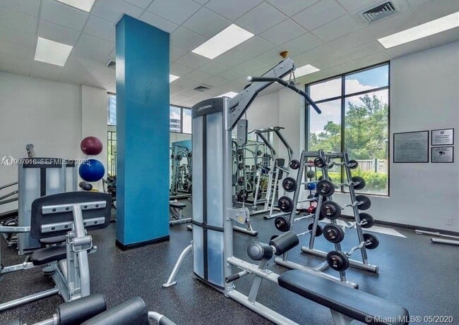 Building Photo - 100 Bayview Dr