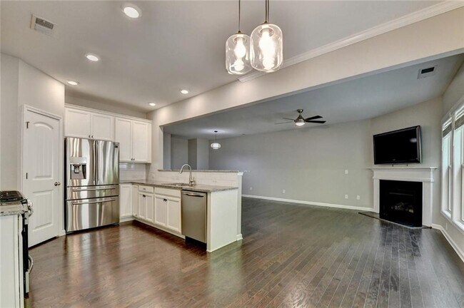 Building Photo - 7245 Heritage Oak Ct