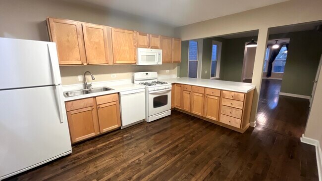 Building Photo - 1503 W Superior St