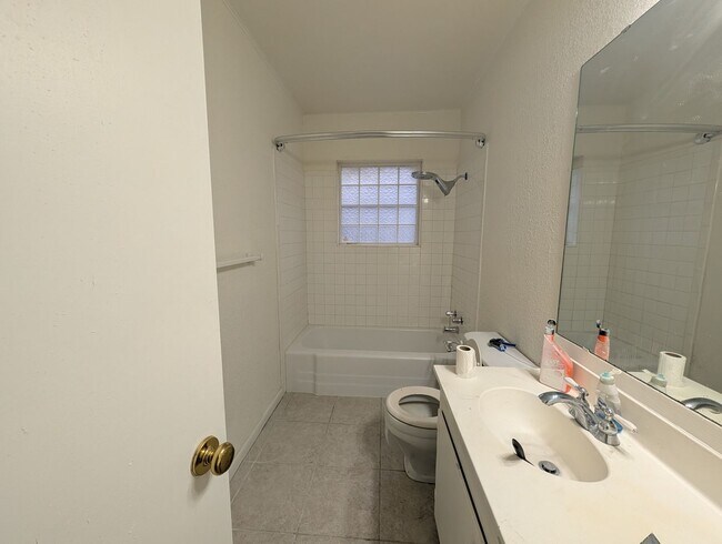 Building Photo - Freshly Remodeled Home Coming Soon