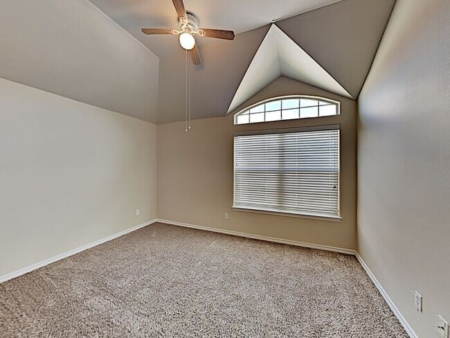 Building Photo - No Application Fees* $500 off 1st Months R...