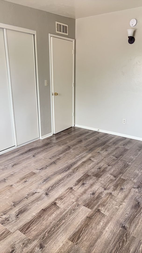 Building Photo - Beautiful 3 bedroom, 2 bath townhouse available