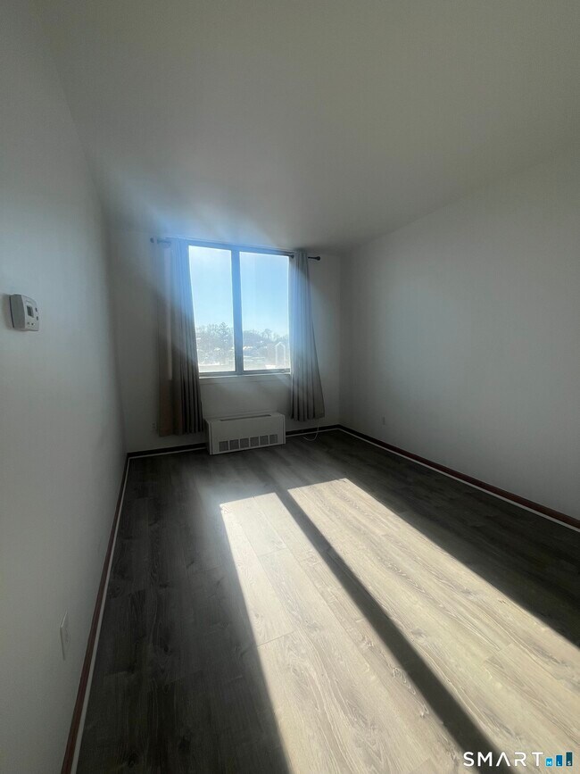 Building Photo - 49 Day St