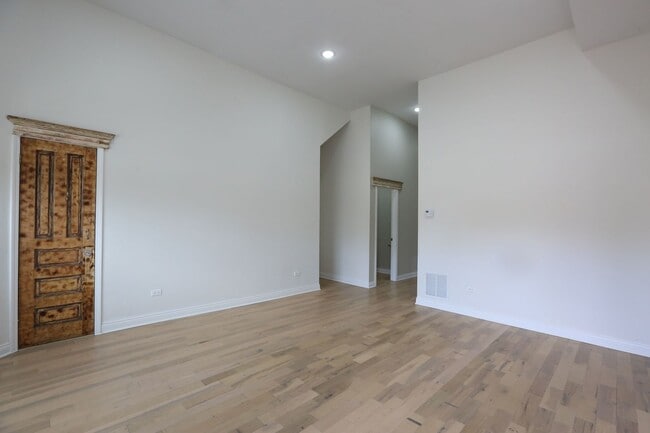 Building Photo - 3023 W 5th Ave