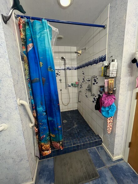 Building Photo - 921 E Huron St