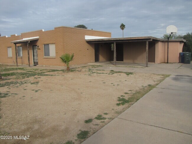 Building Photo - 6731 E Escalante Rd