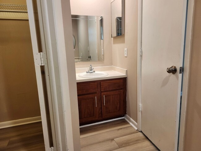 Building Photo - Duplex for Rent