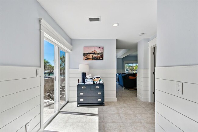 Building Photo - 2822 W Vina Del Mar Blvd