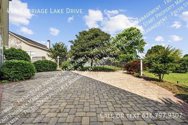 Building Photo - 414 Carriage Lake Dr