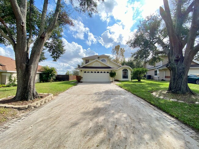 Building Photo - LAKE FRONT 3 BEDROOM HOME