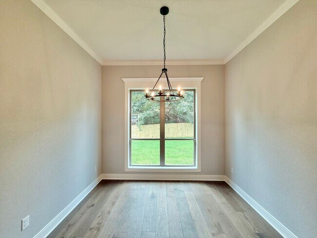 Building Photo - Beautiful and Spacious 3-Bedroom, 2-Bath R...