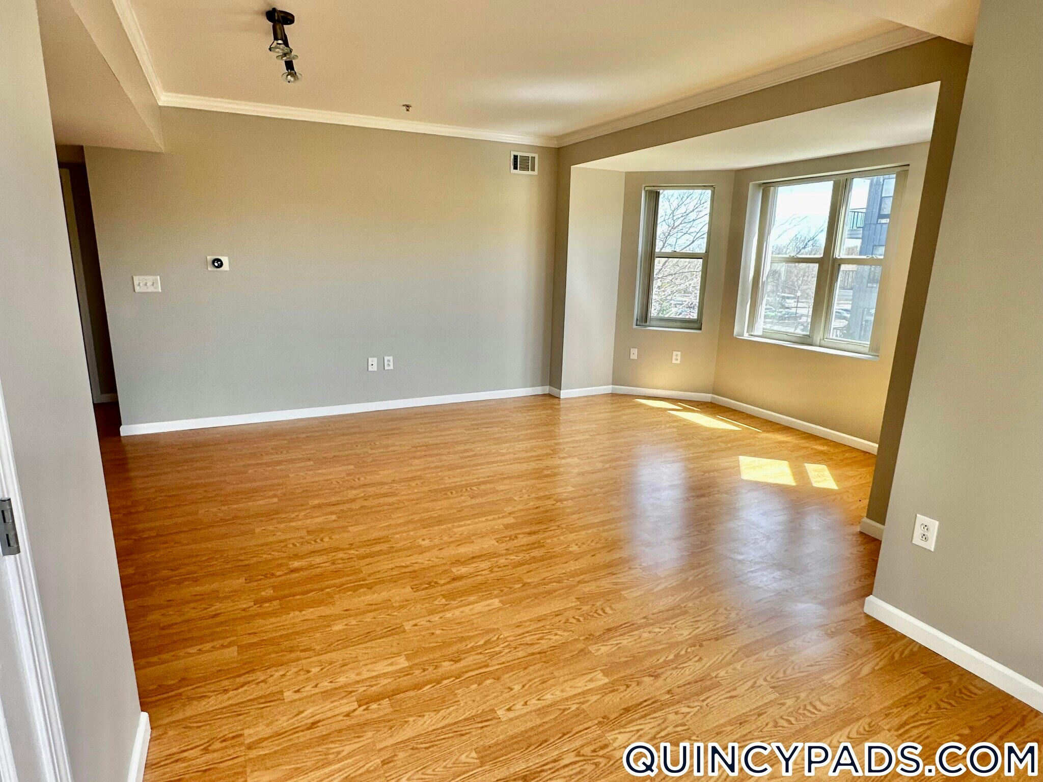 Building Photo - 1 Cityview Ln