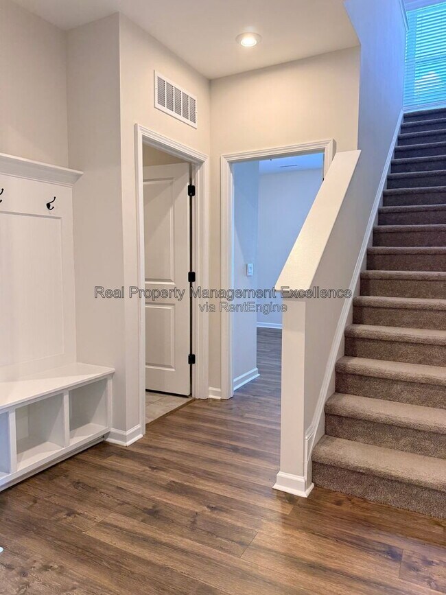 Building Photo - 101 Brody Pne Wy