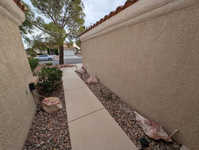 Building Photo - 2737 Tumble Brook Dr