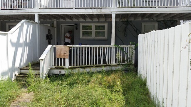 Building Photo - 414 E Park Ave