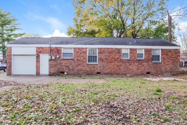 Building Photo - 3704 Lakewood Dr NW
