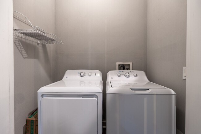 Building Photo - New special for move in!