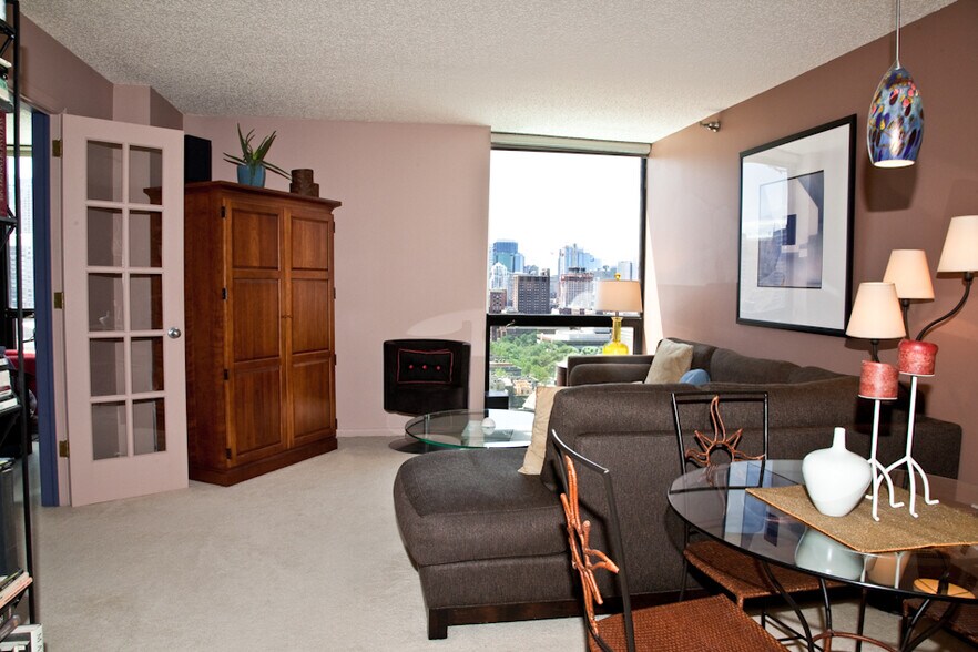 Living room just painted a light color. Photo shows armoire, and furniture fitting. - 1122 N Clark St