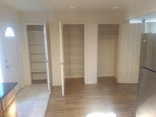 Building Photo - 2 Bedroom Single Family Home in Loomis-Bring your Animals!