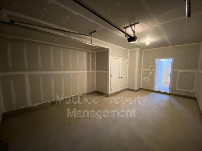 Building Photo - 1018 Trestle Dr