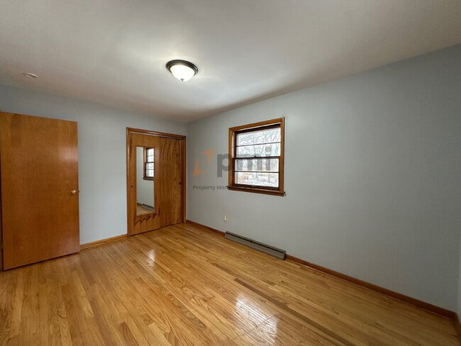 Building Photo - 202 E 68th Pl