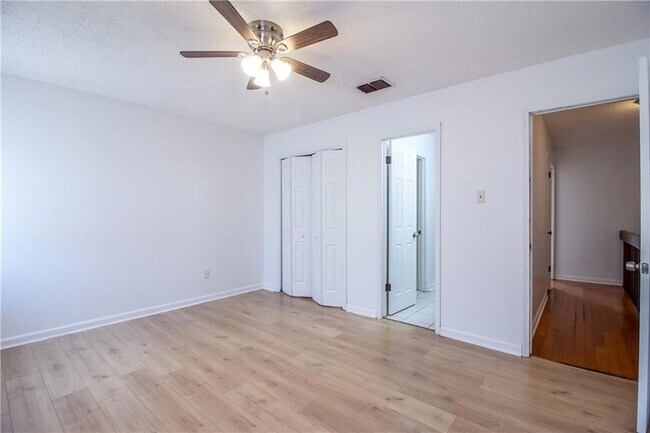 Building Photo - 56 Brandon Hall Dr