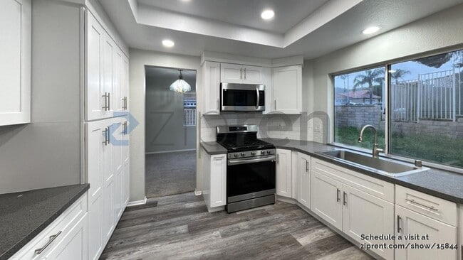 Building Photo - 7855 Green Crest Ct