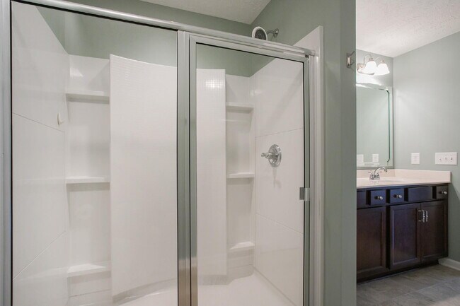 Building Photo - Single-level 2-bed, 2-bath townhome in 55+ community with pool, clubhouse, fitness center and gro...