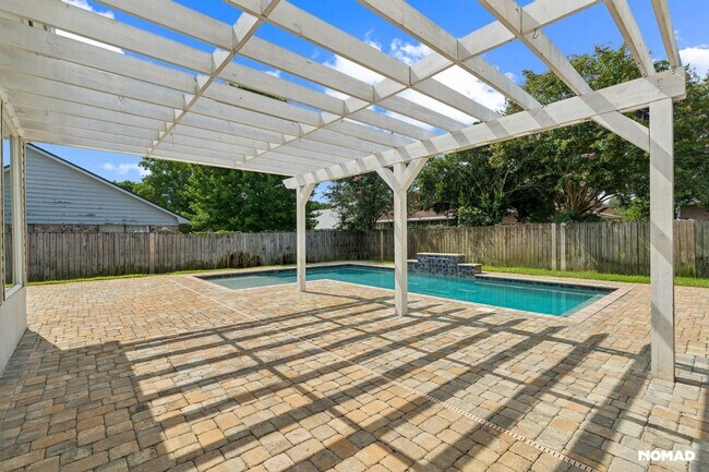 Building Photo - Spacious 4BR House in Pensacola; Pool