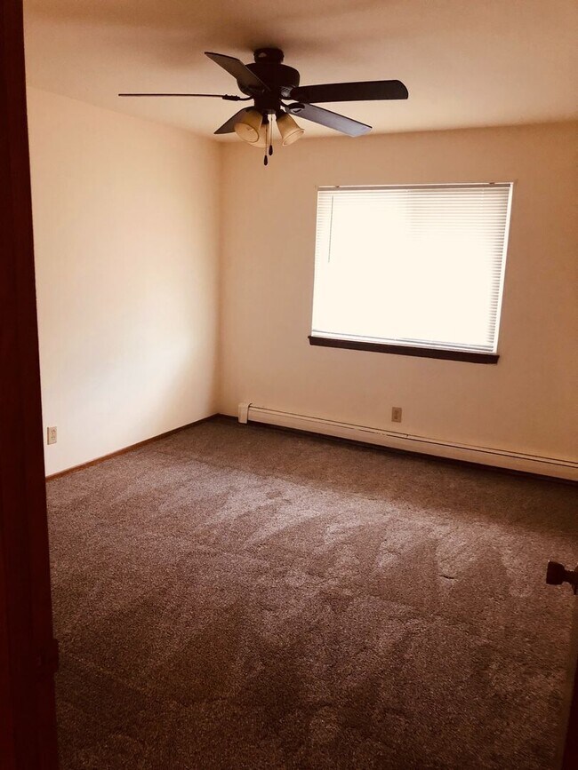 Building Photo - Spruce Court Apartment - Greenfield WI - Call 262-420-0390 to schedule a showing