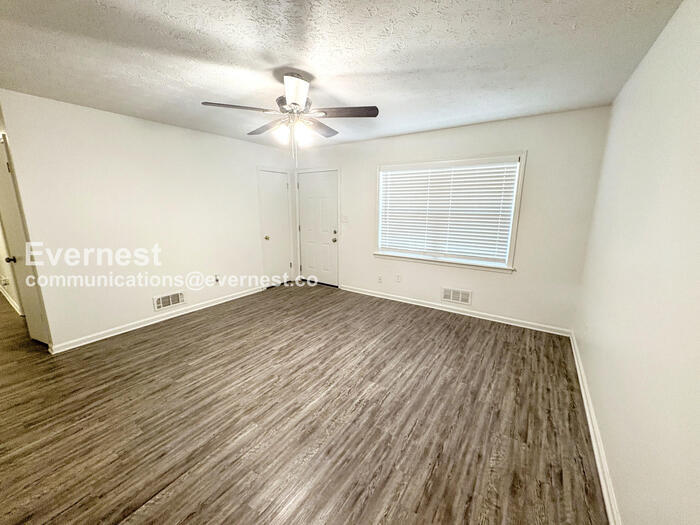 Building Photo - 10085 Brass Ring Rd