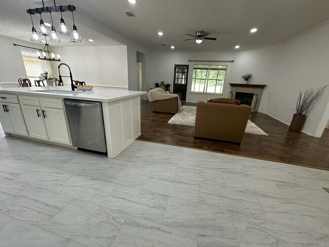 Building Photo - 806 Country Pl Blvd