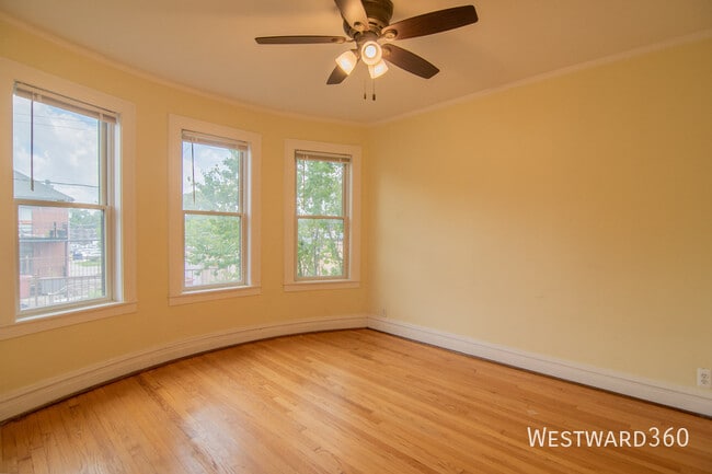 Building Photo - 5844 N Artesian Ave