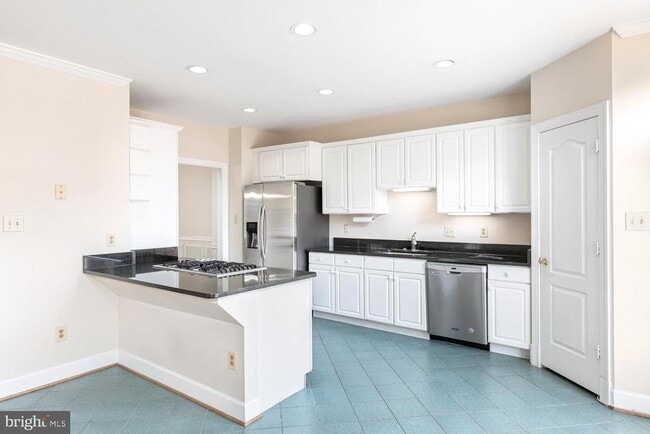 Building Photo - 8165 Madrillon Ct