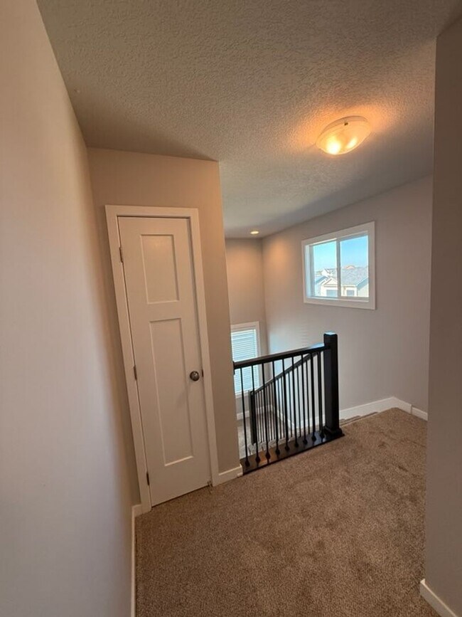 Building Photo - Beautiful 3 Bedroom Single Family Home in ...