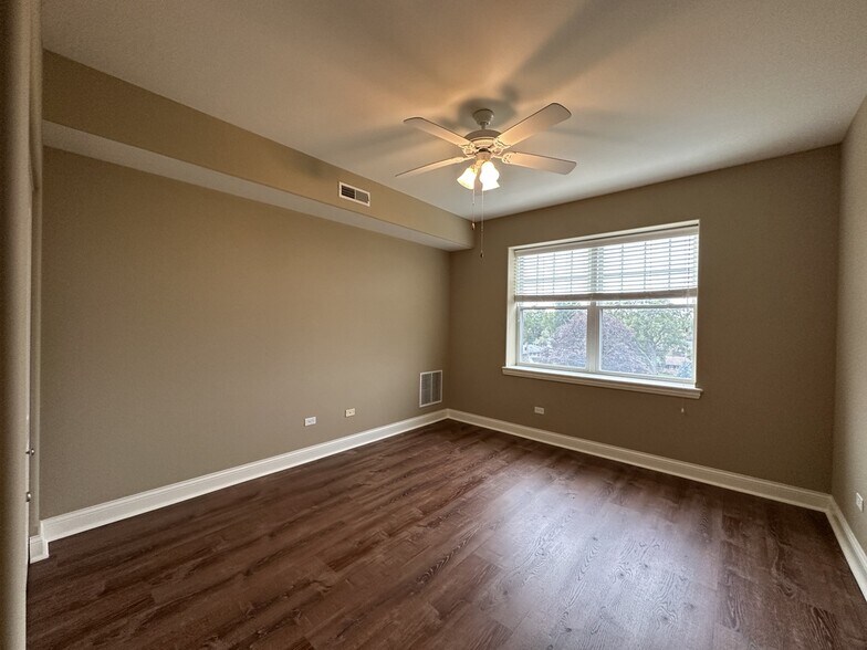 Building Photo - 2 Itasca Place