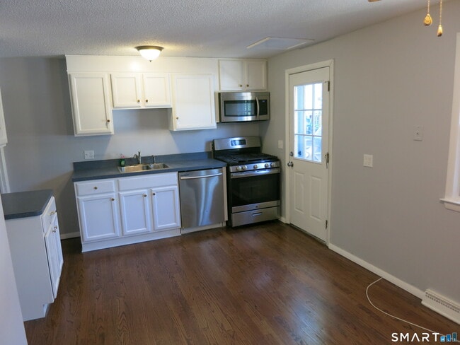 Building Photo - 6 Carolina Dr