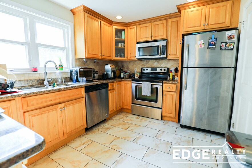 Building Photo - 20 Cummings Rd