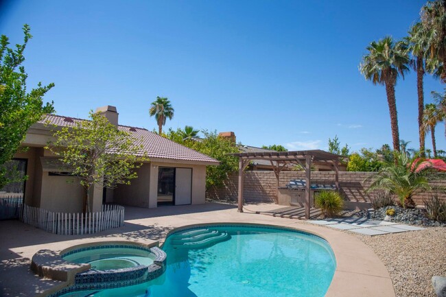 Building Photo - 40588 Clover Ln