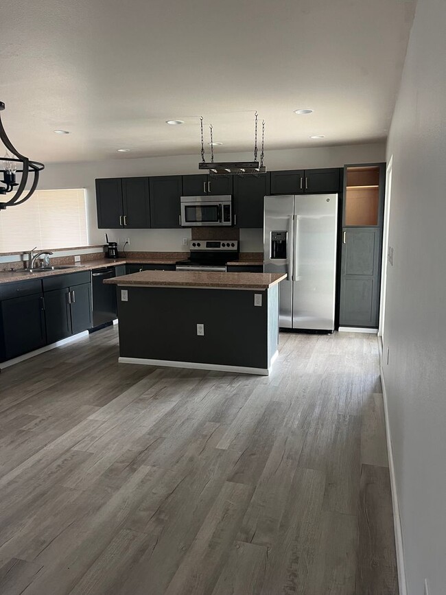 Building Photo - Single family 3 bedroom 3 bath home locate...
