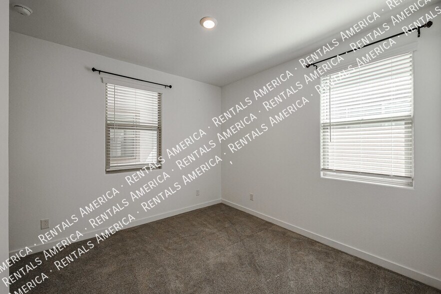 Building Photo - 12380 W Wagon Wheel Dr