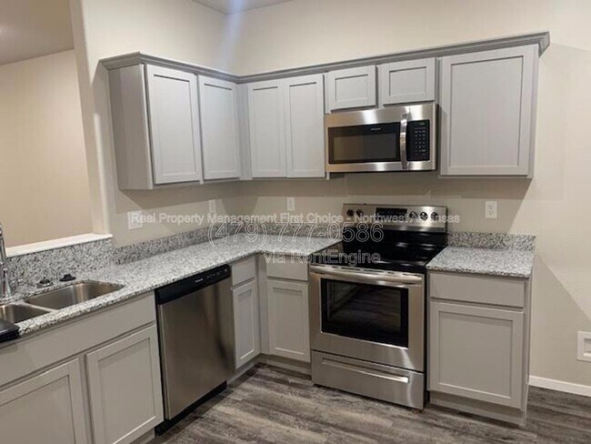 Building Photo - 4205 SW Lenox Ave