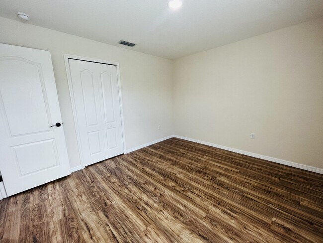 Building Photo - 3 Bedroom Single Family in South Lakeland ...