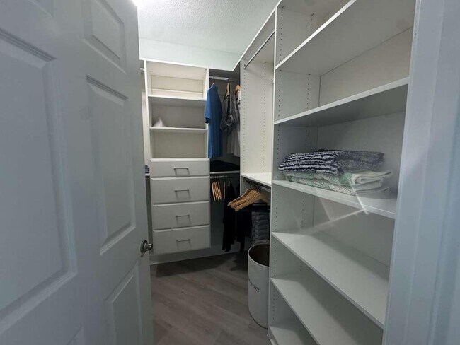 Building Photo - 241 Riverside Dr