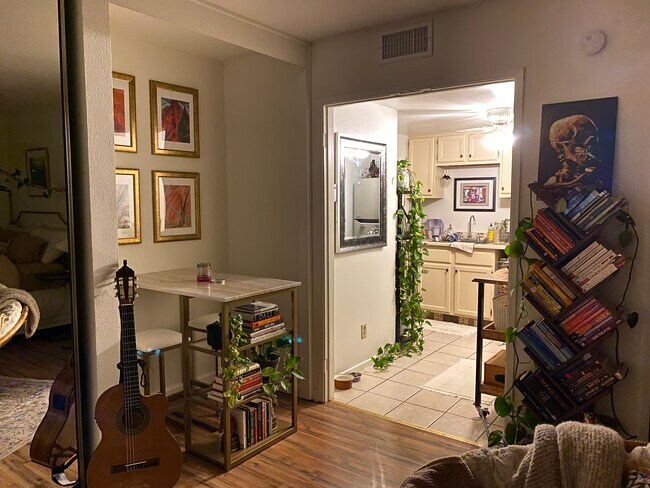 Building Photo - 108 E Avenida San Gabriel