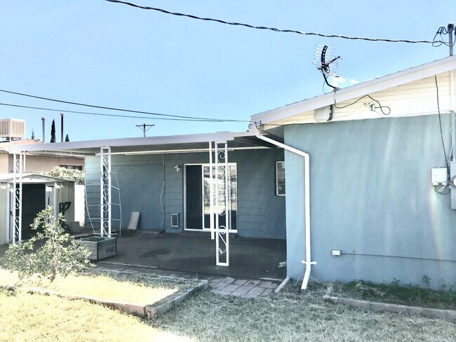 Building Photo - 7811 Cielo Vista Dr