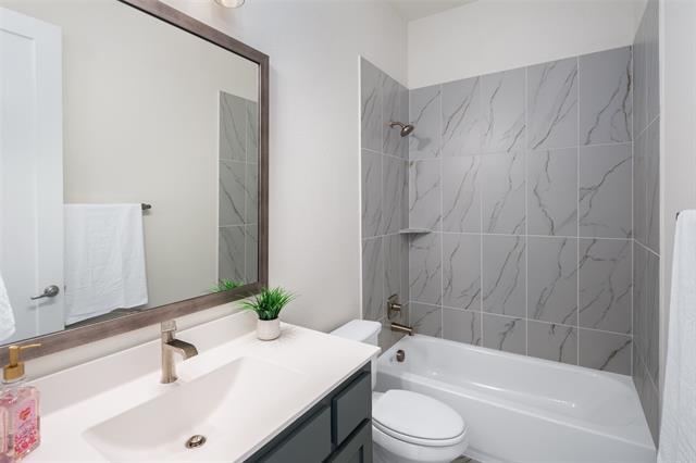 Building Photo - 3500 Mescalbean Dr