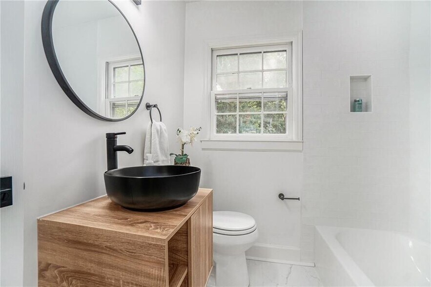 Building Photo - 2539 Glendale Cir SE