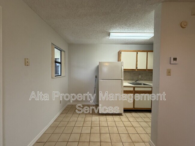 Building Photo - 195 Cardinal Dr