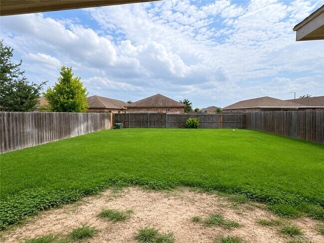Building Photo - 13 E Imperial Oaks Dr
